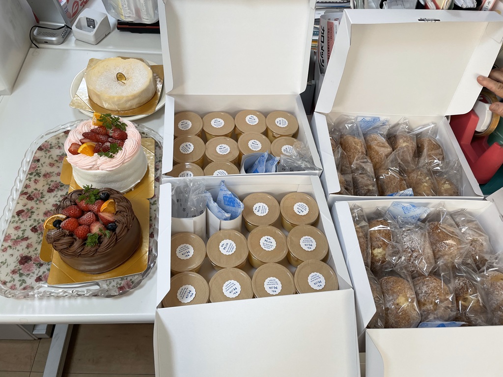 ケーキの差し入れ